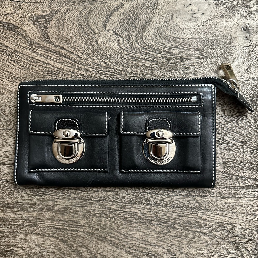 Marc Jacobs wallet black with white stitch